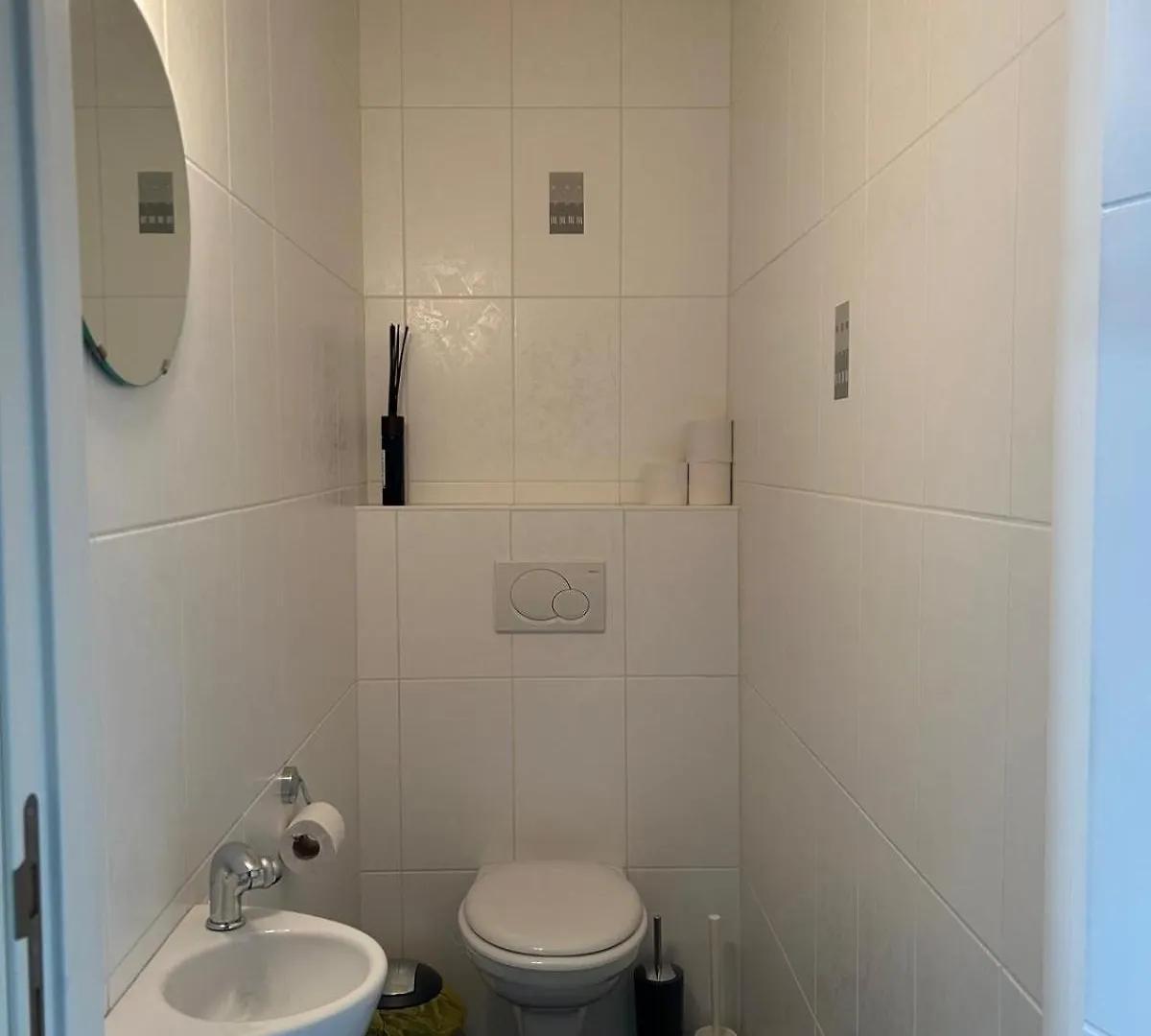 Huswell- Spacious 3-Bedroom Duplex Apartment Ostend 0*,  Belgium