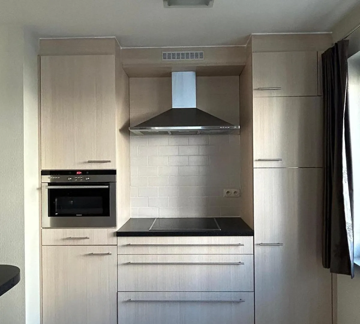 Huswell- Spacious 3-Bedroom Duplex Apartment Ostend