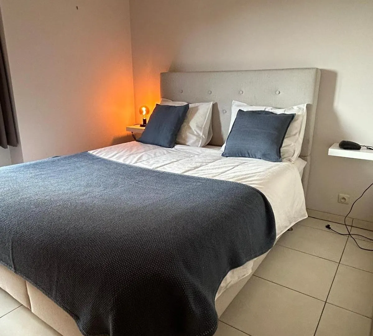 Huswell- Spacious 3-Bedroom Duplex Apartment Ostend