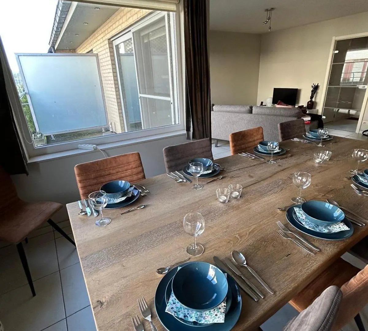 Huswell- Spacious 3-Bedroom Duplex Apartment Ostend