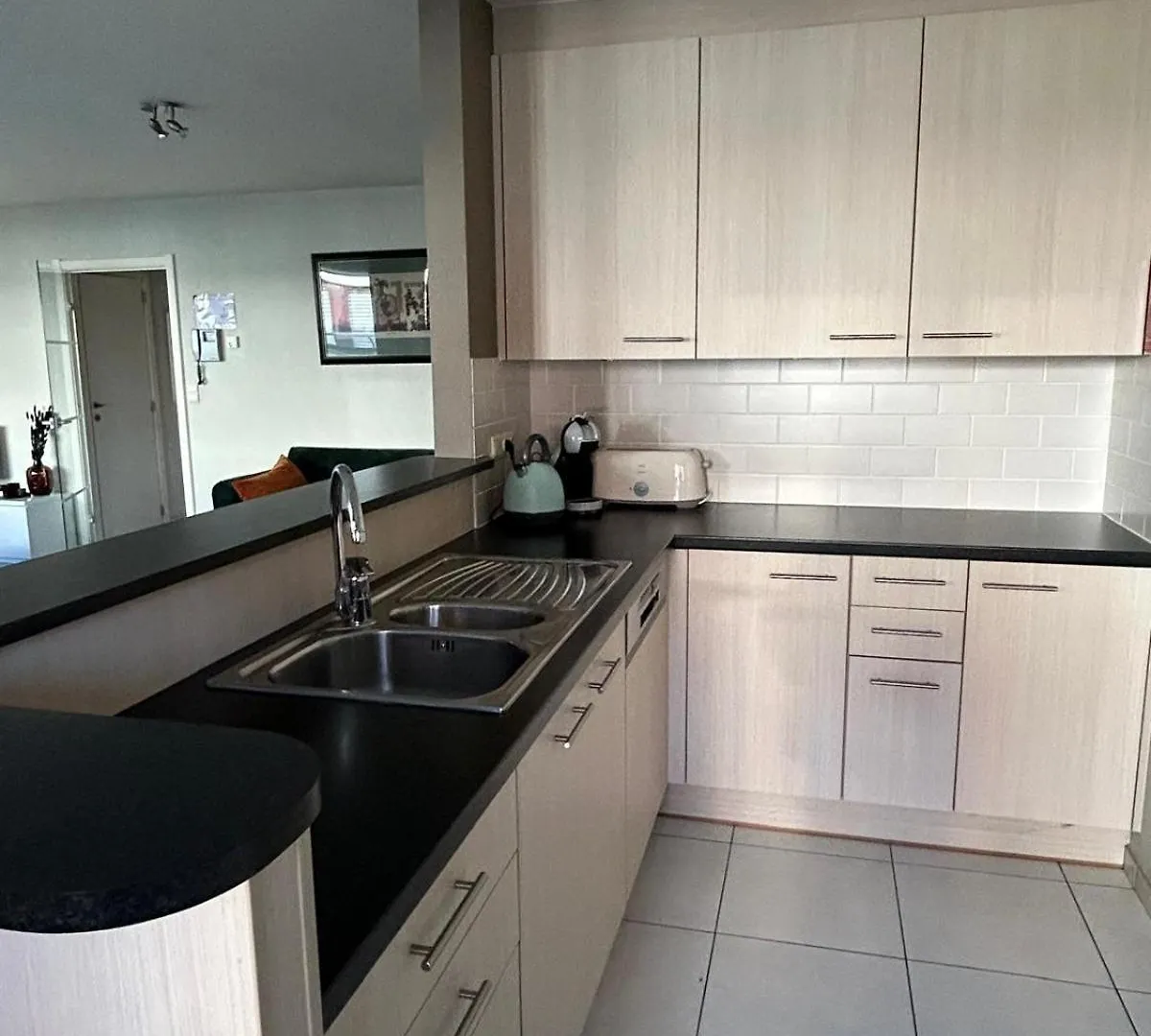 Huswell- Spacious 3-Bedroom Duplex Apartment Ostend Belgium