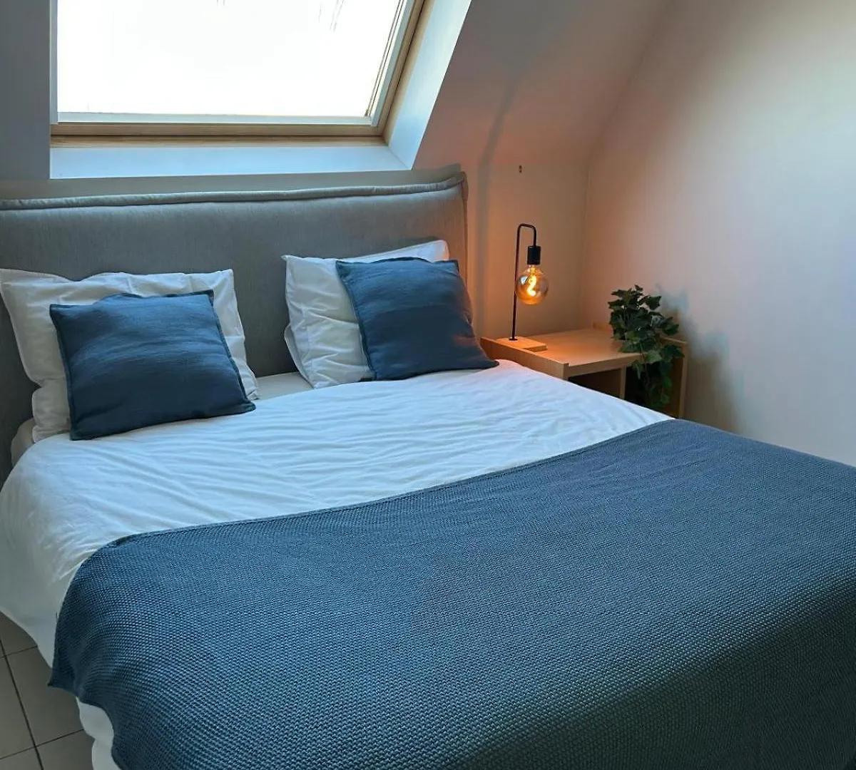 Huswell- Spacious 3-Bedroom Duplex Apartment Ostend