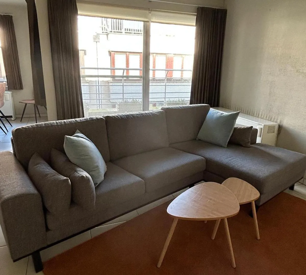Huswell- Spacious 3-Bedroom Duplex Apartment Ostend